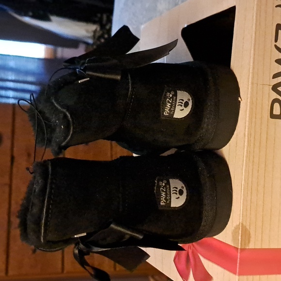Boots.   Paws by bear paw boots size 5 - Picture 2 of 6